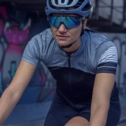 ABUS Airbreaker Fahrradhelm - Race Grey -Singlespeed Verkaufsgeschäft 86842 AirBreaker light grey BRE8676 final 3836 4