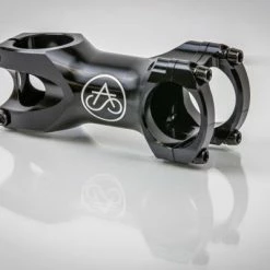 SwiftArt. Bolt CNC Vorbau 31.8mm 49 SwiftArt. Bolt CNC Vorbau 31.8mm -Singlespeed Verkaufsgeschäft swiftart.bolt vorbau black 80