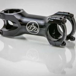 SwiftArt. Bolt CNC Vorbau 31.8mm 61 SwiftArt. Bolt CNC Vorbau 31.8mm -Singlespeed Verkaufsgeschäft swiftart.bolt vorbau black 90