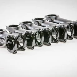 SwiftArt. Bolt CNC Vorbau 31.8mm 35 SwiftArt. Bolt CNC Vorbau 31.8mm -Singlespeed Verkaufsgeschäft swiftart.bolt vorbau detail black all 1