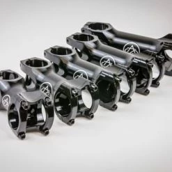 SwiftArt. Bolt CNC Vorbau 31.8mm 63 SwiftArt. Bolt CNC Vorbau 31.8mm -Singlespeed Verkaufsgeschäft swiftart.bolt vorbau detail black all 3