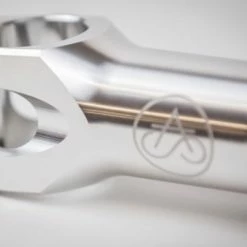 SwiftArt. Bolt CNC Vorbau 31.8mm 58 SwiftArt. Bolt CNC Vorbau 31.8mm -Singlespeed Verkaufsgeschäft swiftart.bolt vorbau detail silver 6