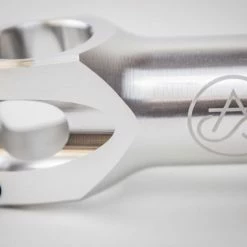 SwiftArt. Bolt CNC Vorbau 31.8mm 39 SwiftArt. Bolt CNC Vorbau 31.8mm -Singlespeed Verkaufsgeschäft swiftart.bolt vorbau detail silver 7