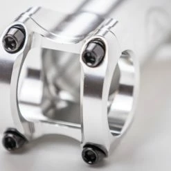 SwiftArt. Bolt CNC Vorbau 31.8mm 59 SwiftArt. Bolt CNC Vorbau 31.8mm -Singlespeed Verkaufsgeschäft swiftart.bolt vorbau detail silver 8